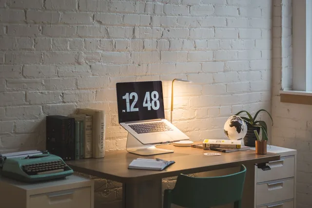 A Solo Creator Sells Notion Templates: $239K in a Year, ~$20K a Month, Zero Startup Cost