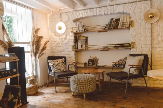 From $30 to $999 on a Single Flip: How a Couple Turned Flea-Market Junk Into a $133K-a-Year Business