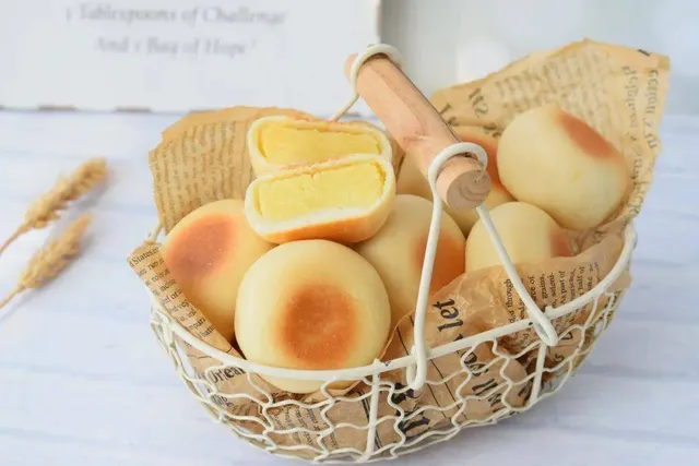 An Accident, a Pile of Debt, and Rp200K (~$13): A Housewife Made Mung-Bean Pastry at Home — Now 500 Boxes a Day, Hundreds of Millions a Month, 20 Staff
