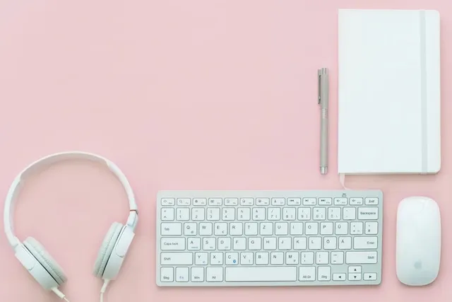 A Bank Project Manager Quit to Sell Planners Solo — Outsourcing Everything, He Hit $2M a Year as a One-Man Show